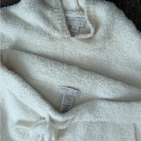 Barefoot Dreams Light Cream Hoodie /Shorts set - Picture 4 of 6